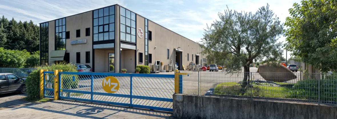 Produzione di serbatoi inox su misura nello stabilimento M.Z. Zambelli